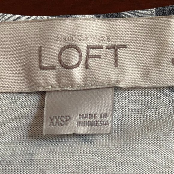 Ann Taylor Loft Womens Floral Print Short Sleeve Top XXSP Gray & White Career - Picture 4 of 8